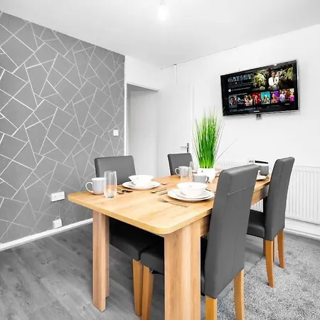 Jlr,nec,b'ham Airport,entire House,wi-fi,netflix Holiday home *