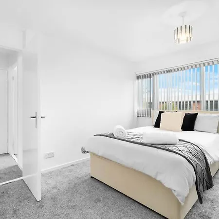 Holiday home Jlr,nec,b'ham Airport,entire House,wi-fi,netflix Birmingham
